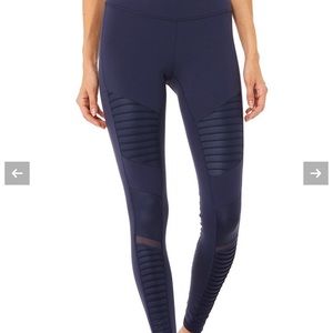 BNWT ALO Yoga leggings - Navy